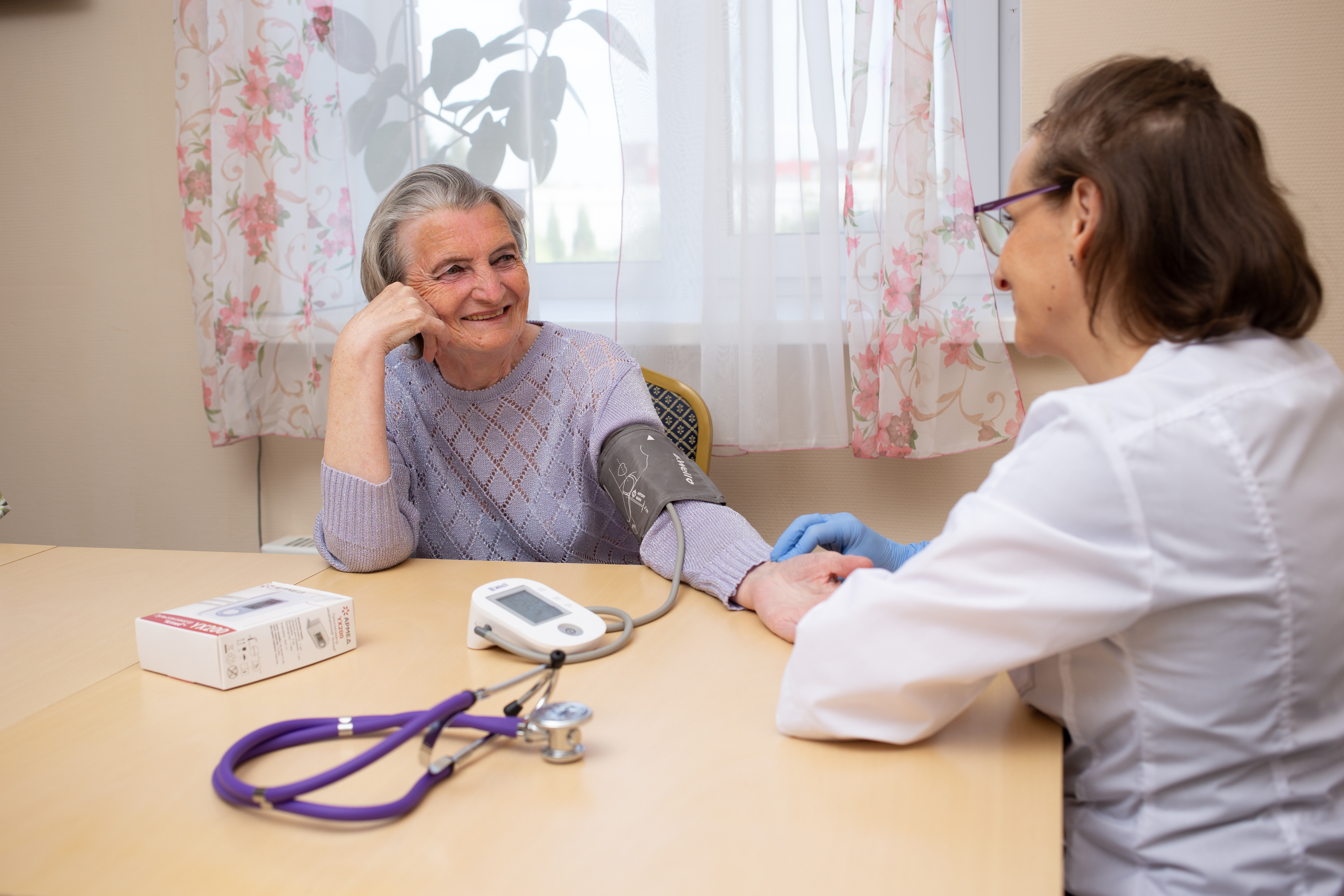 Что нужно знать об инсульте у пожилых людей (типы, профилактика, лечение), и как пансионаты для пожилых могут помочь после инсульта